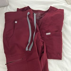 Figs jogger scrub set size small